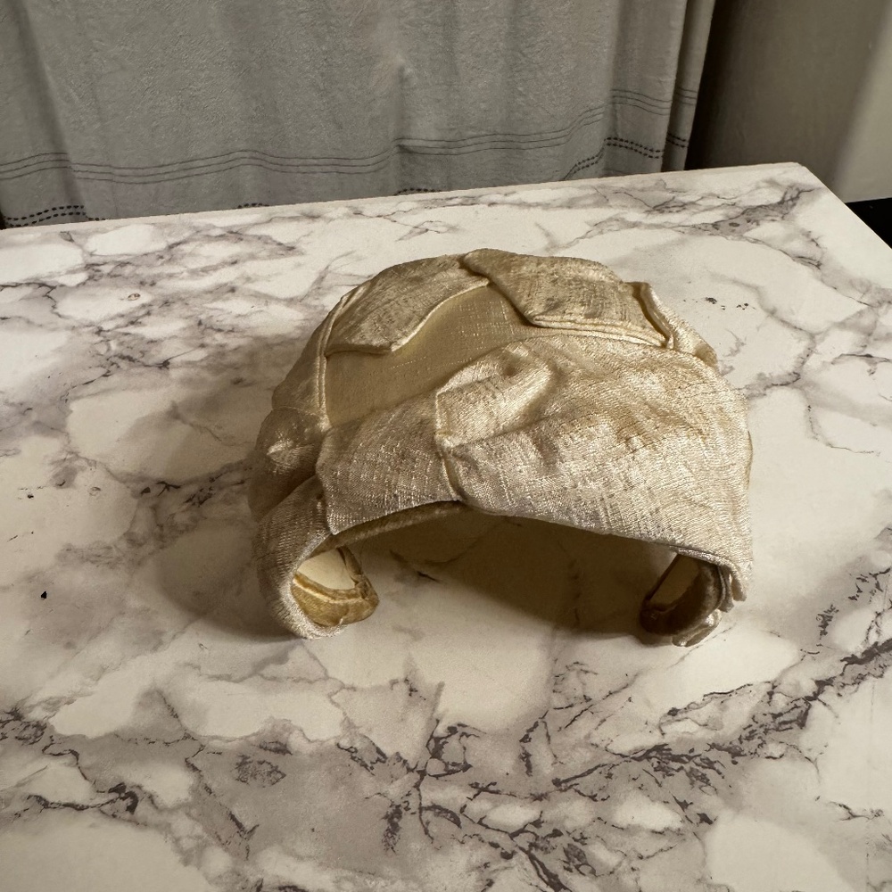 ✨ Vintage 1960s Structured Gold Evening Hat – Sculptural Mod Silhouette